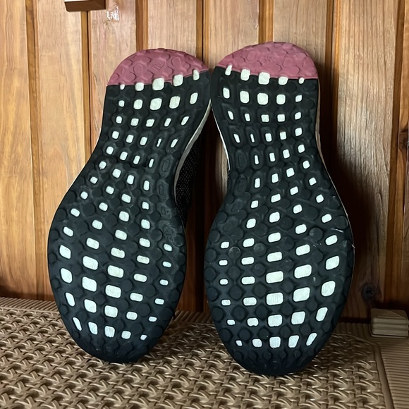 Adidas PureBoost running shoes - Picture 6 of 7